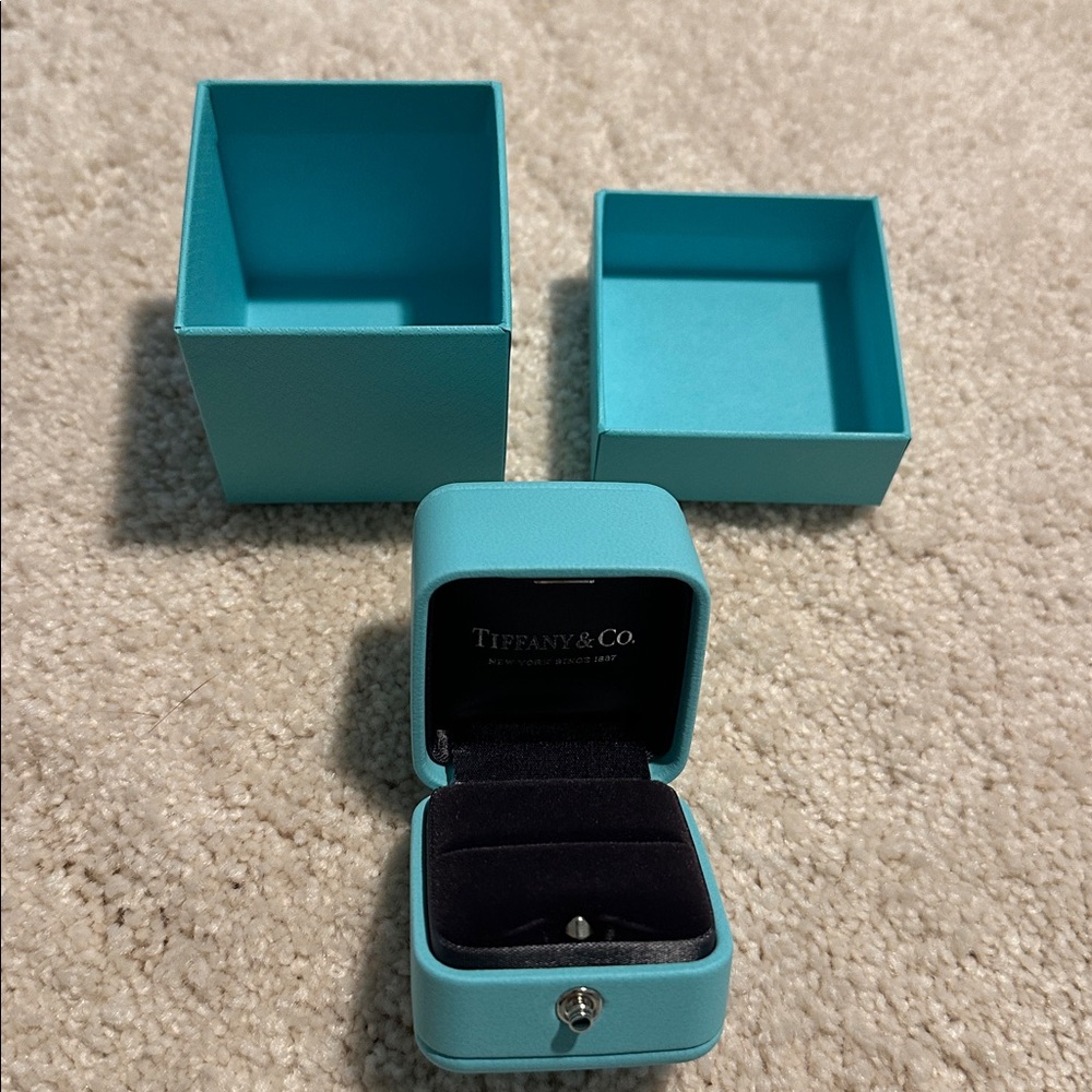 Tiffany & Co. Turquoise Packaging Collection - Picture 4 of 7
